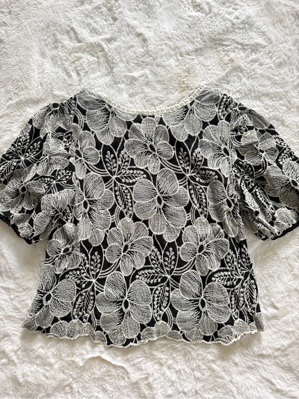 Anthropologie Solitaire Boho Floral Puff-Sleeve Embroidered Top